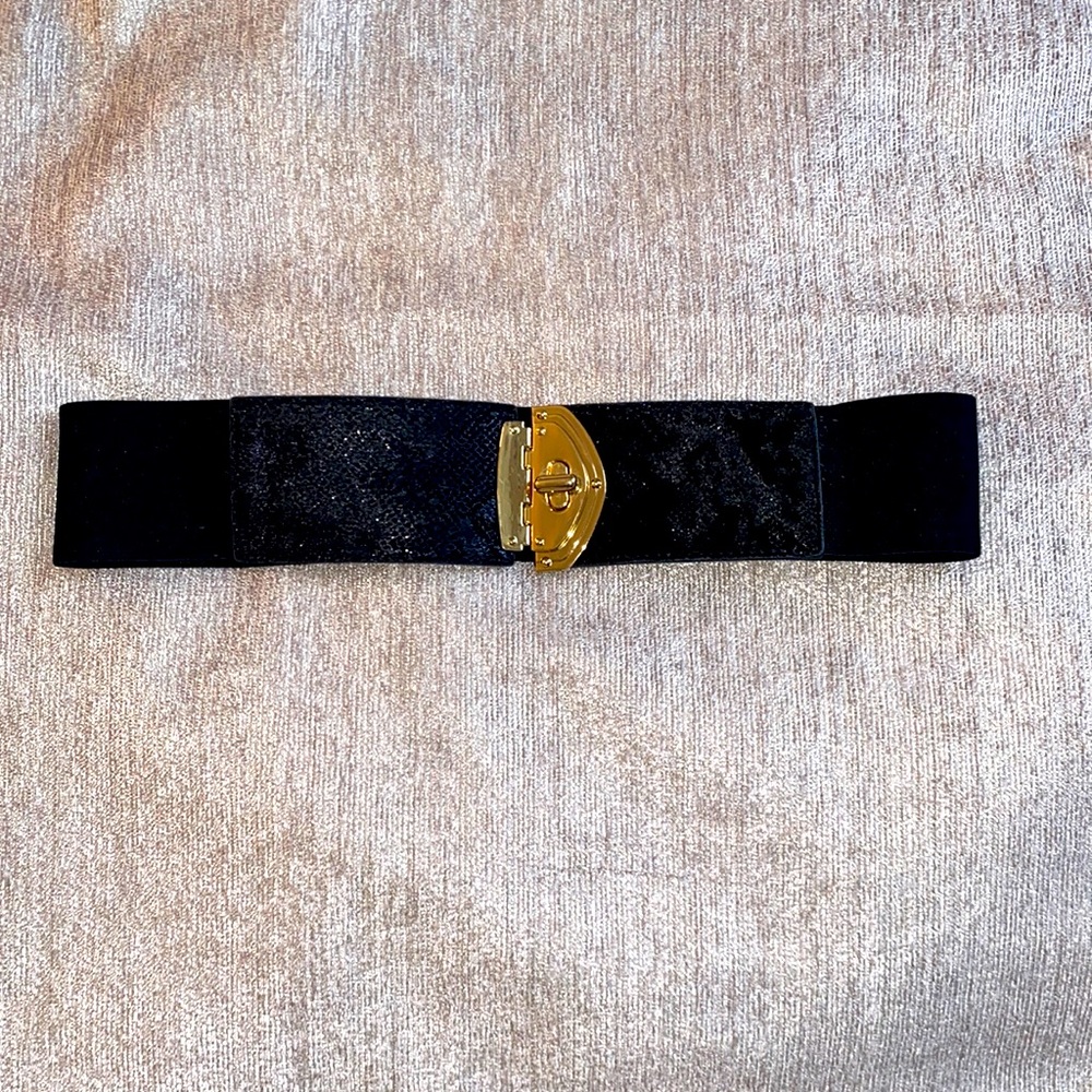 M/L Bebe stretchy waistline belt w/ gold buckle